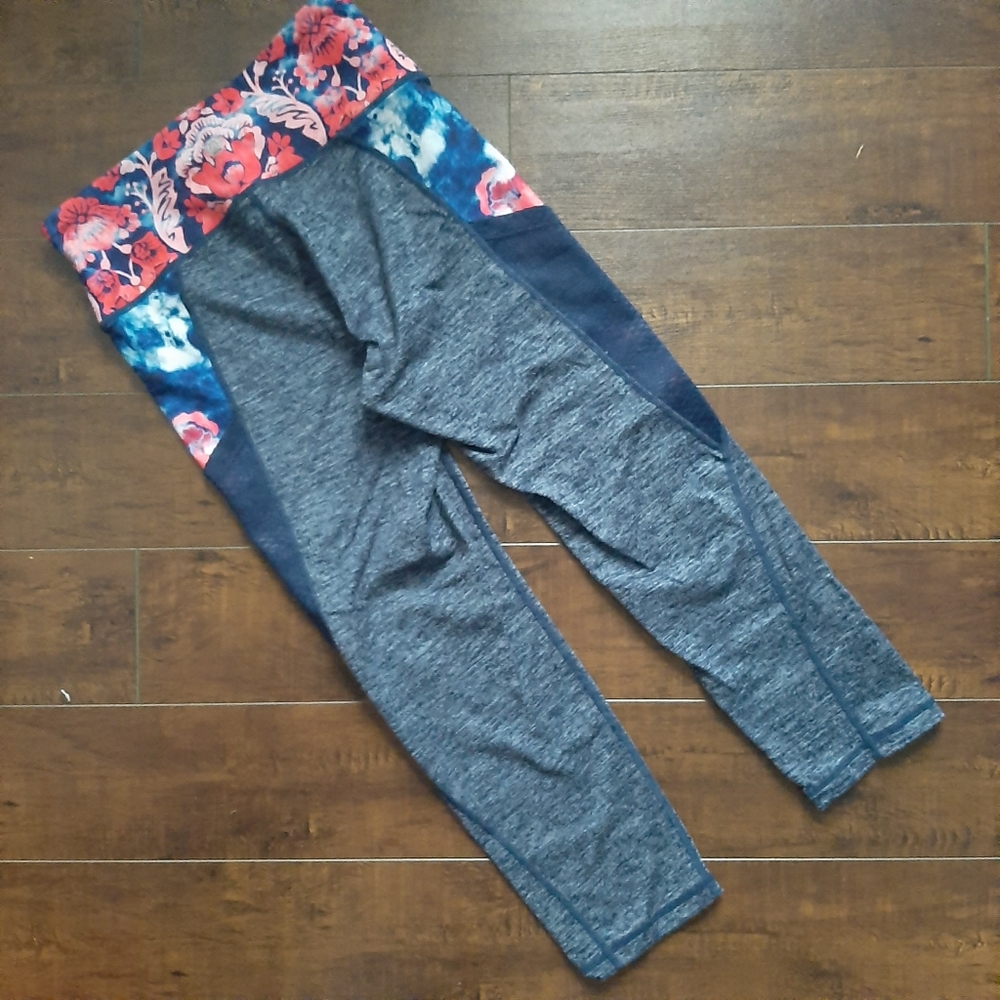 Nanette Lepore Play Floral Cropped Leggings Small - Picture 8 of 10